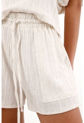 Topmark Short Con Pretina Elástica Crudo Con Diseño Limpio Para Mujer
