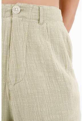 Topmark Bermuda Verde Con Guardapolvo En Ruedo Para Mujer