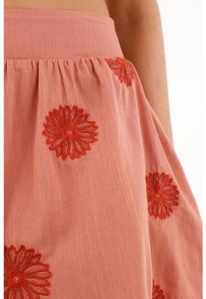 Falda Corta Rosada Con Flores Bordadas Para Mujer