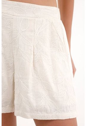 Topmark Short Con Tela Bordada En Delantero Crudo Para Mujer