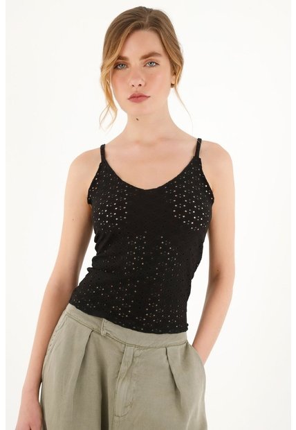 Topmark Camiseta Negra En Tela Ojalillo Para Mujer