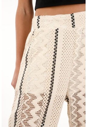 Pantalón Recto Tejido Con Líneas En Contraste Crudo Para Mujer