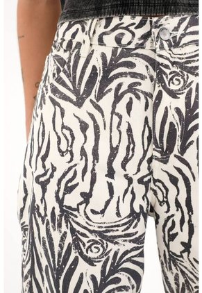 Topmark Jean Mom En Dril Estampado Para Mujer