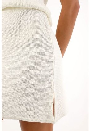 Topmark Falda Corta Tejida Crudo Para Mujer