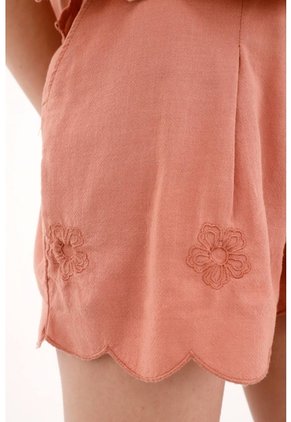 Topmark Bermuda Con Bordado En Ruedo Naranja Para Mujer