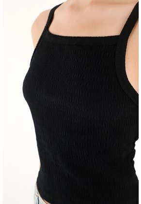 Topmark Crop Top Negro Con Textura Para Mujer