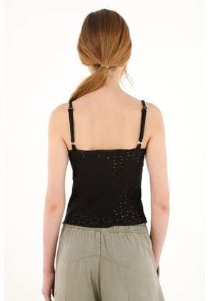 Topmark Camiseta Negra En Tela Ojalillo Para Mujer