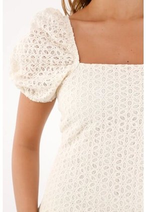 Topmark Vestido Corto Ajustado En Ojalillo Crudo Para Mujer