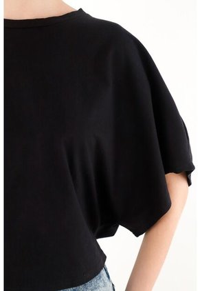 Topmark Camiseta Negra Oversize De Largo Pretinero Para Mujer