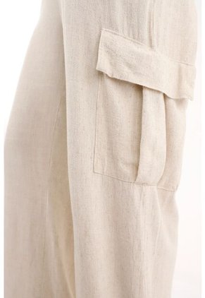 Pantalón Tiro Alto Con Bolsillos En Costados Crudo Para Mujer