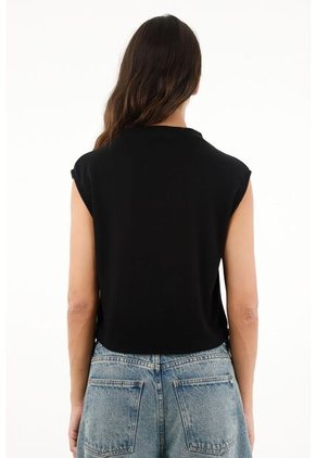 Camiseta Con Ruedo Asimétrico Negra Para Mujer