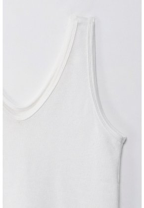 Topmark Camiseta Básica Manga Sisa Crudo Con Detalle Frontal Para Mujer