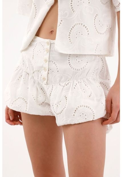 Short En Ojalillo Con Corte Globo Crudo Para Mujer