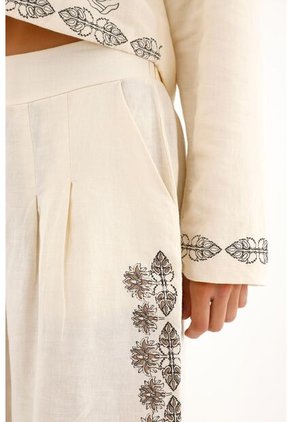 Topmark Pantalón Recto Crudo Con Estampado Para Mujer