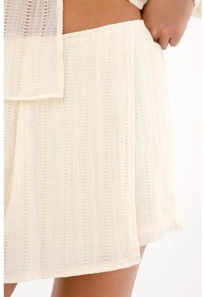 Topmark Falda Short Con Prenses Y Textura Crudo Para Mujer