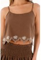 Topmark Camisa Crop Con Detalles Estampados Café Para Mujer de topmark
