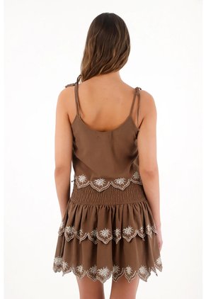 Topmark Camisa Crop Con Detalles Estampados Café Para Mujer