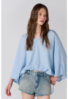 Topmark Camisa Fit Amplio Con Mangas Amplias Tres Cuartos En Azul Cielo Para Mujer