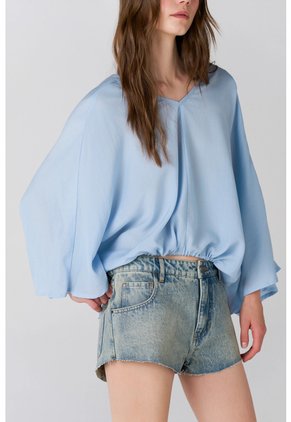 Topmark Camisa Fit Amplio Con Mangas Amplias Tres Cuartos En Azul Cielo Para Mujer