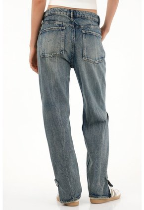 Topmark Jean Con Aberturas Y Charreteras En Costados Para Mujer