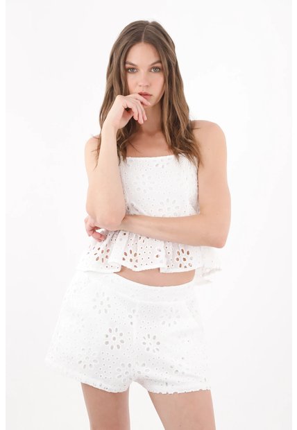 Topmark Bermuda Fit Tradicional Con Bordado Ojalillo En Algodón Blanco Para Mujer