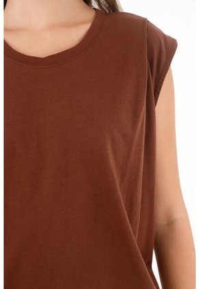 Camiseta Manga Sisa Con Prenses Café Para Mujer