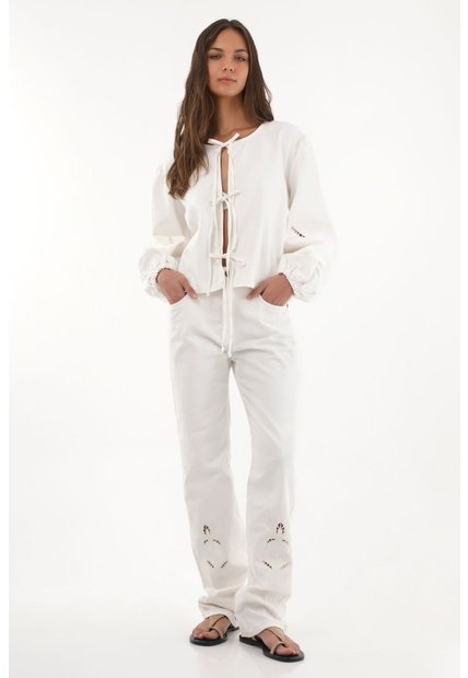 Topmark Jean Recto Con Bordados Crudo Para Mujer