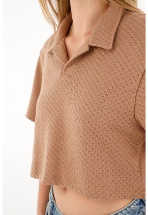 Topmark Camiseta Crop Amplia Café Con Acabado Natural Para Mujer