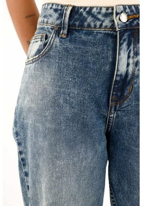 Topmark Jean Boyfriend Con Ruedo Al Corte Azul Para Mujer