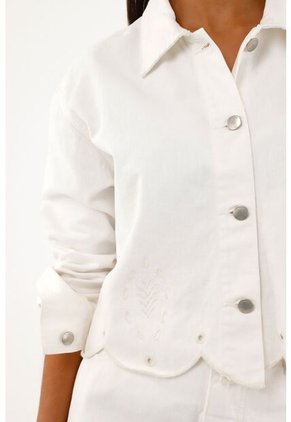 Topmark Chaqueta Denim Blanca Con Ruedo Bordado Para Mujer