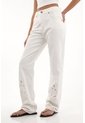 Topmark Jean Recto Con Bordados Crudo Para Mujer de topmark