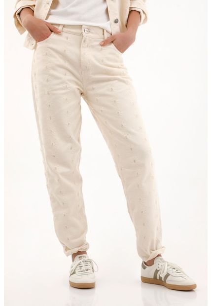 Jean Mom Con Detalles Bordados A Tono Crudo Para Mujer