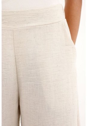 Pantalón Con Textura Bota Recta Crudo Para Mujer