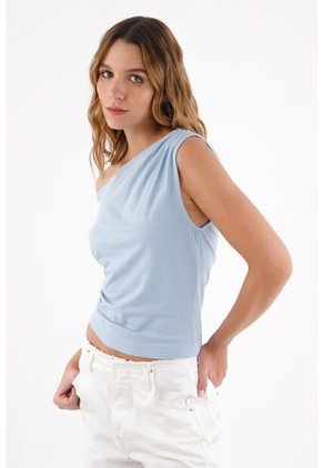 Topmark Tshirt Para Mujer En Algodón Azul Cielo Fit Relajado Con Escote Asimétrico