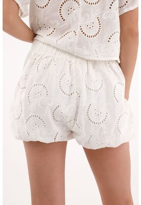Topmark Short En Ojalillo Con Corte Globo Crudo Para Mujer