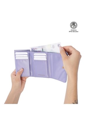 Billetera Mujer Bel 2.0 Mediana Con RFID Blocker Morada
