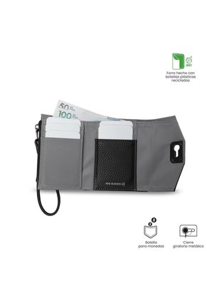 Billetera Mujer Smooth Pequeña Con RFID Blocker Negra