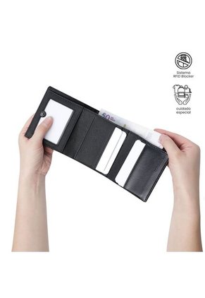 Billetera Para Hombre Saffiano Aqi Con RFID Blocker Negra