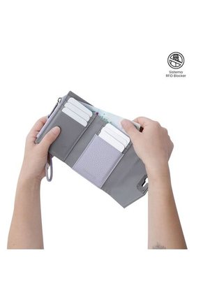 Billetera Mujer Smooth Pequeña Con RFID Blocker Morada