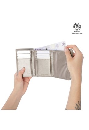 Billetera Mujer Bel 2.0 Mediana Con RFID Blocker Beige