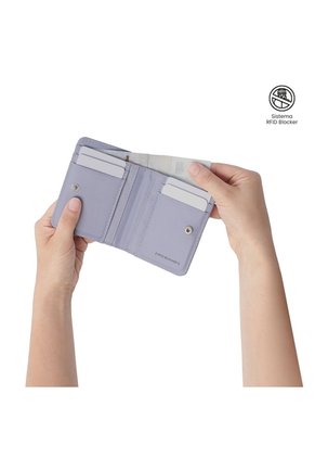 Billetera Mujer Texture Pequeña Con RFID Blocker Morada