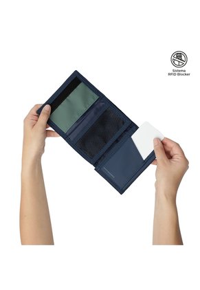 Billetera Contrast Bak Con RFID Blocker Azul