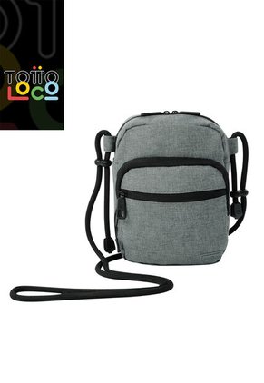 Bolso Para Hombre Riva Crossbody Pequeño Gris
