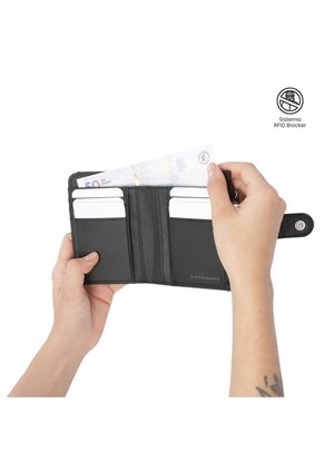Billetera Mujer Texture Pequeña Con RFID Blocker Negra