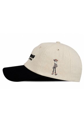 Gorra Dad Cap Disney Toy Story 5 Woody Beige Y Negro Oto Caps