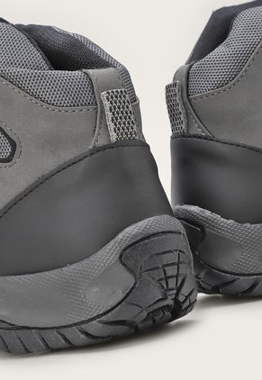 Bota Outdoor Gris-Negro Trak