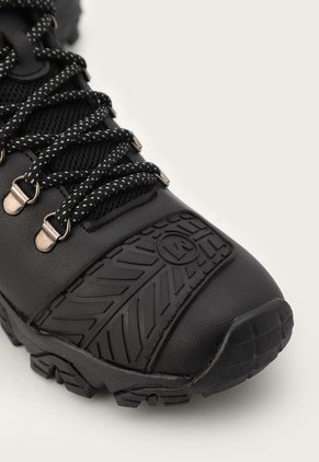 Bota Outdoor Negro Trak