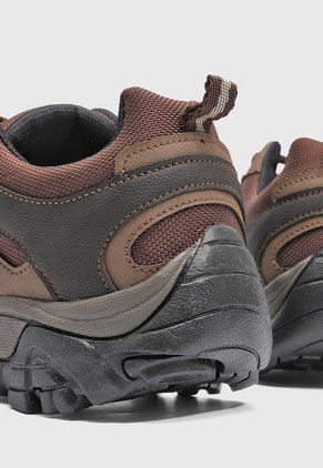Tenis Trekk Marrón