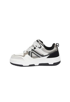 TENIS RUMBER TREME