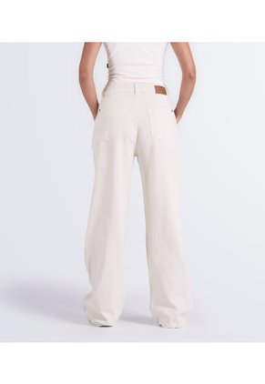 Pantalón Bota Recta Con Cortes Typer